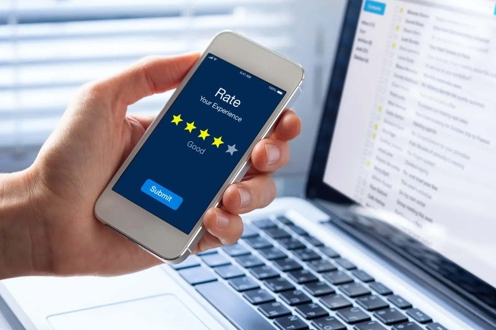 Leaving a star rating in a smartphone app, the raw material of client testimonials