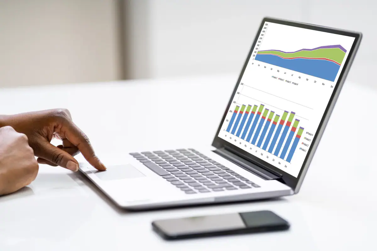 A business advisor using a financial KPI dashboard, relevant to tracking revenue per rented hour